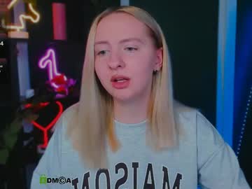 mila_glow live show